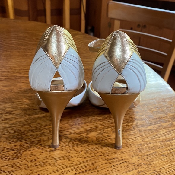 BCBGirls Leather Heels size 8 - Picture 3 of 5